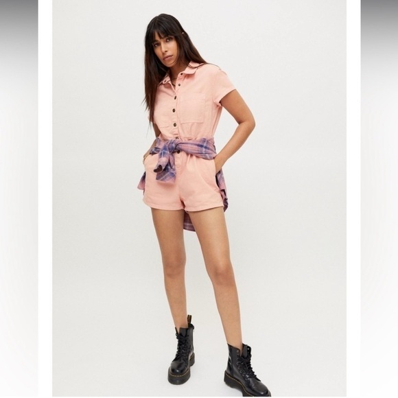 Urban Outfitters BDG Joey Short Sleeve Coverall
Romper Peach Pink Size Small - Picture 7 of 9
